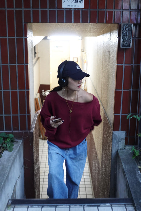 オフショルルーズニット